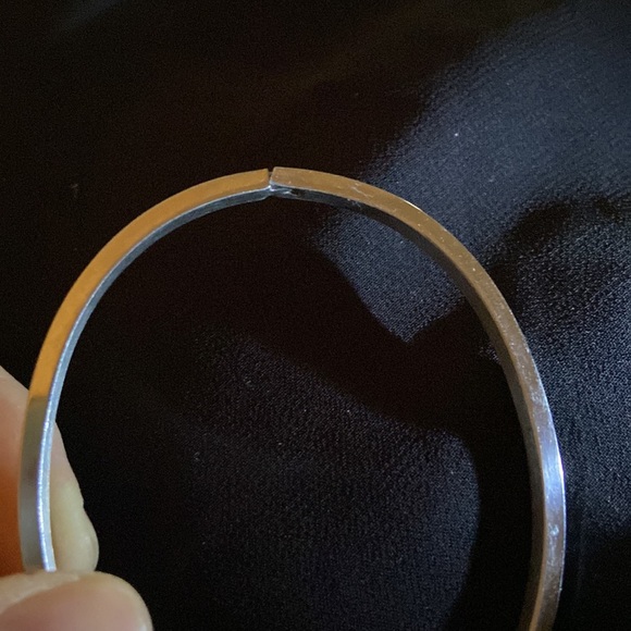 Stainless steel bangle with 1 row of crystals brand new never worn - Picture 6 of 7